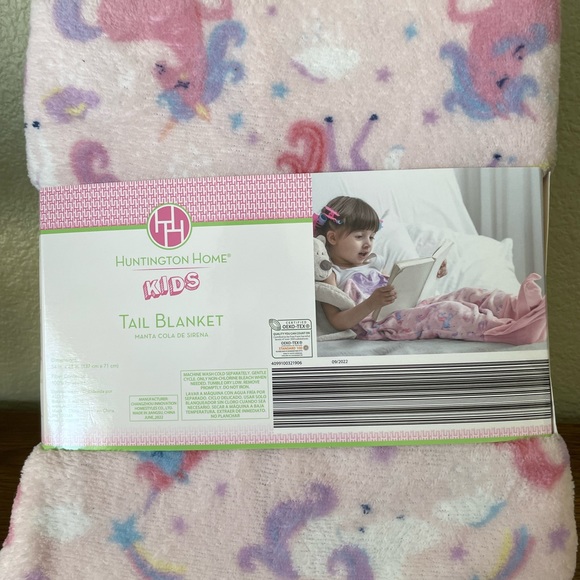 NWT Huntington Home Kids Tail Blanket. Unicorn Print 54”X 28”. 100% Poly… - Picture 4 of 6